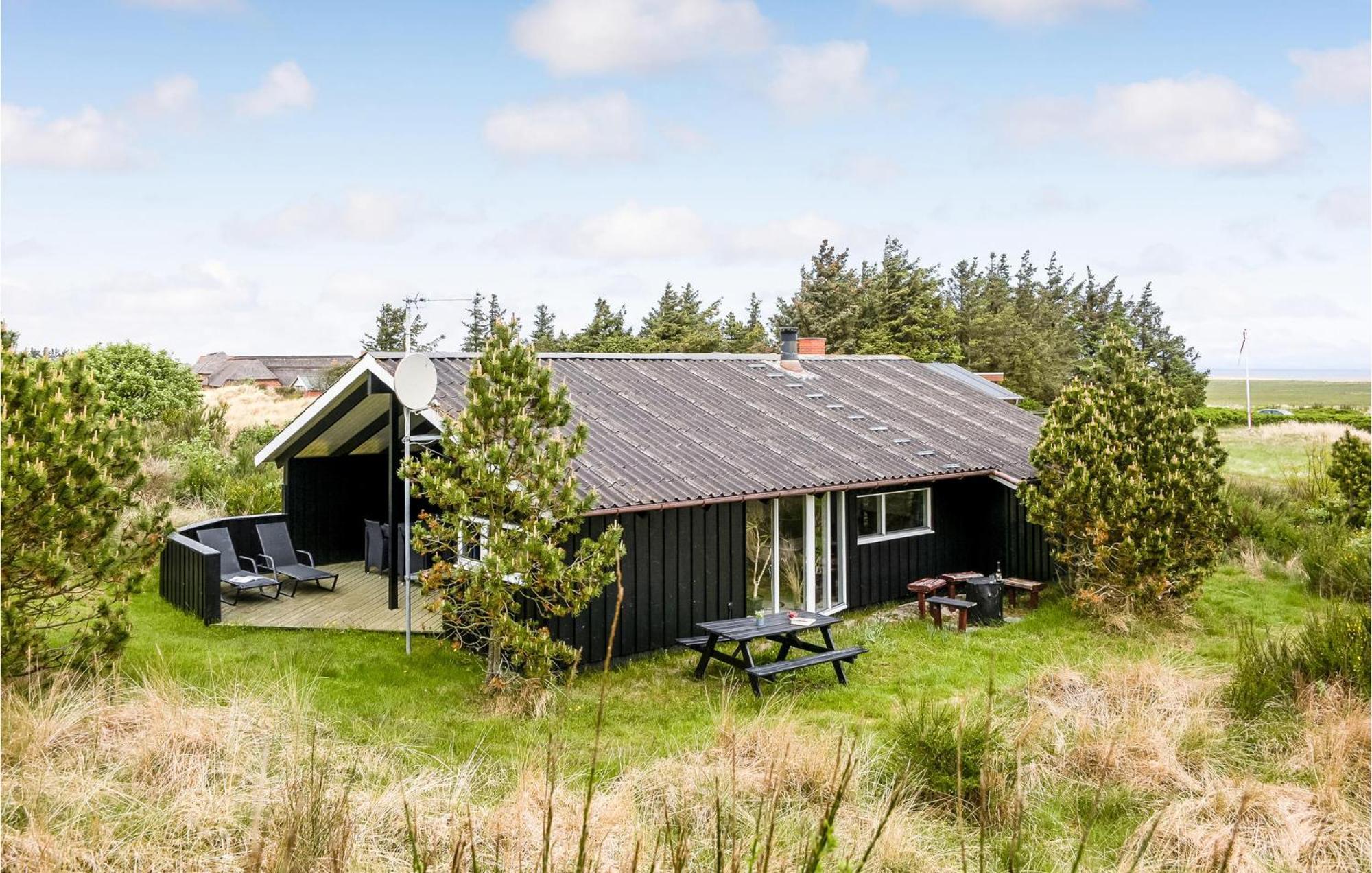 3 Bedroom Awesome Home In Hvide Sande Luaran gambar