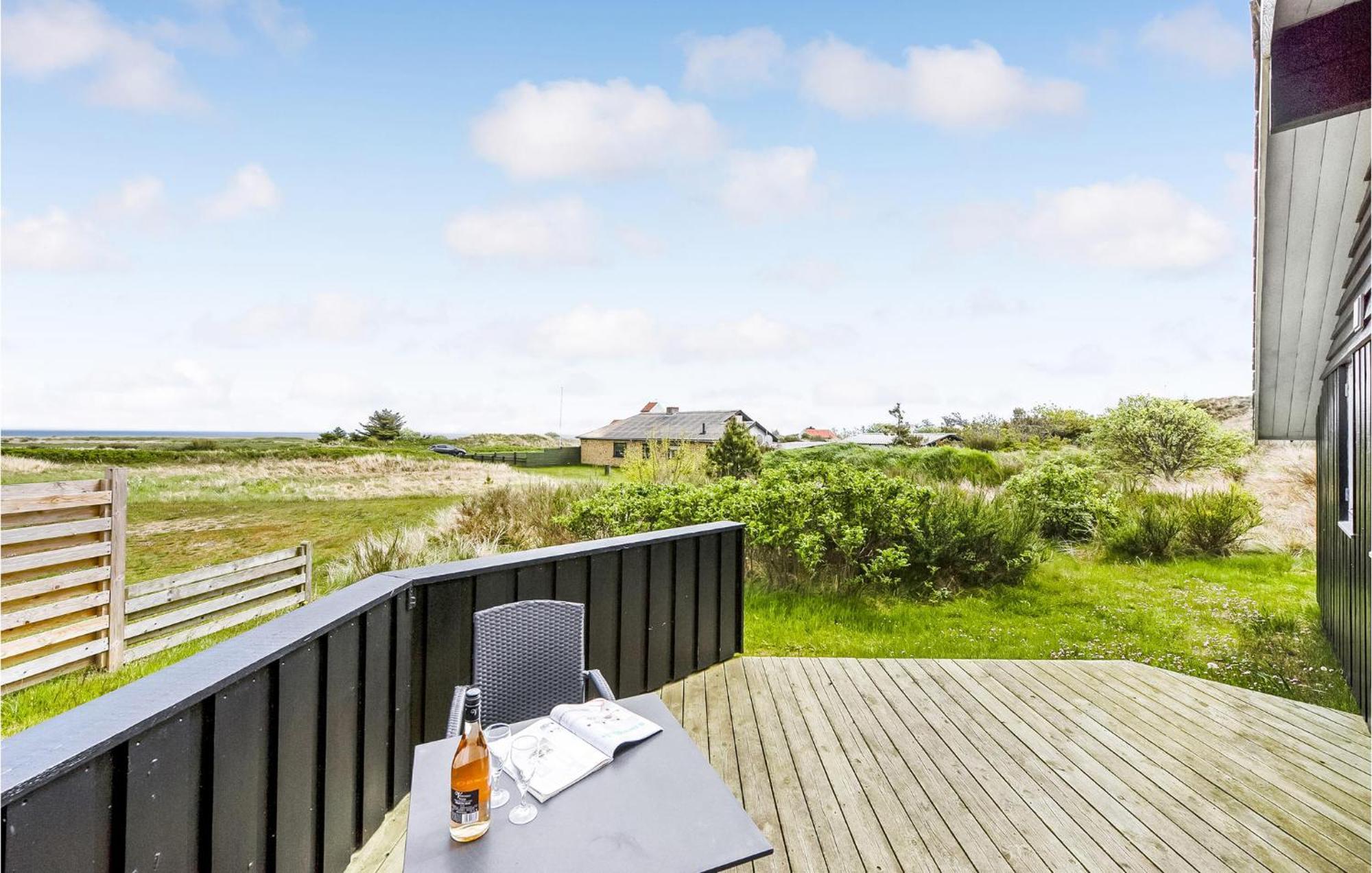 3 Bedroom Awesome Home In Hvide Sande Luaran gambar