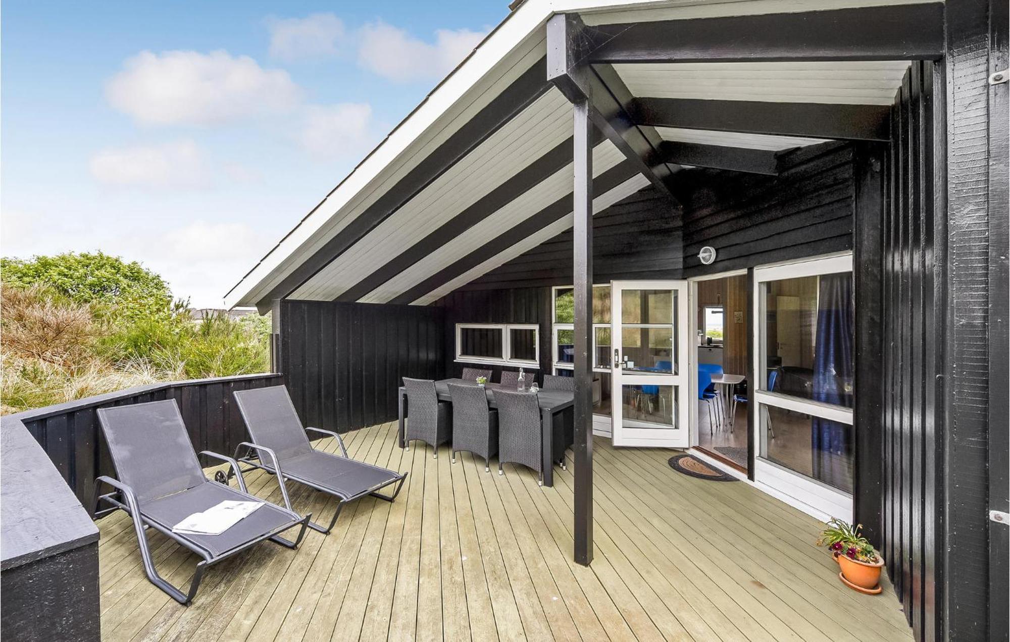 3 Bedroom Awesome Home In Hvide Sande Luaran gambar